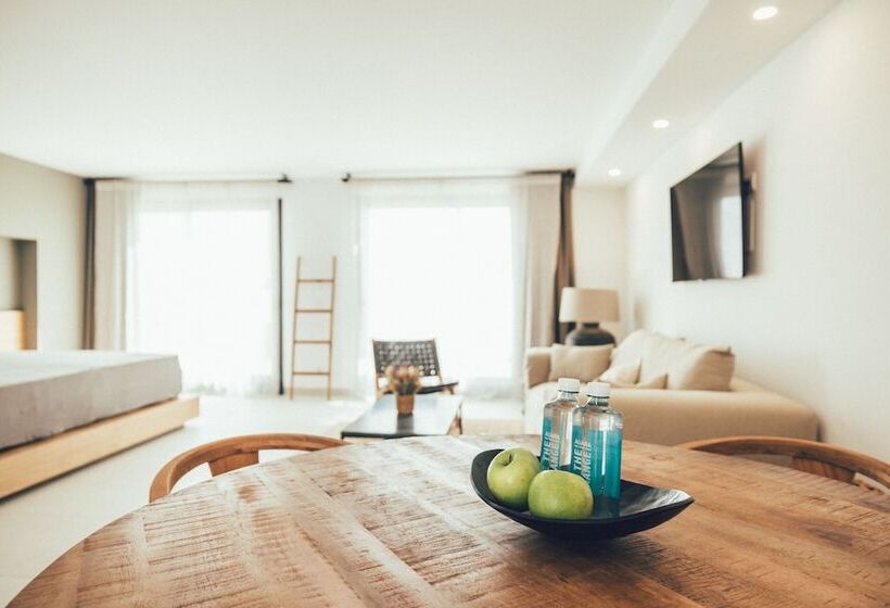 هتل Cala Lanuza Suites