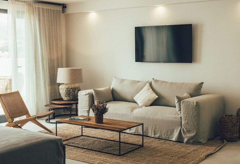 هتل Cala Lanuza Suites