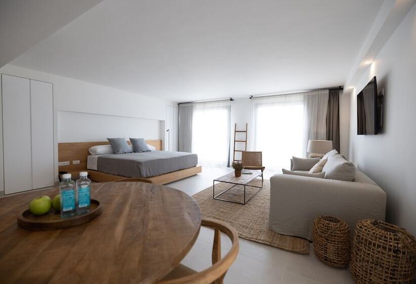 هتل Cala Lanuza Suites