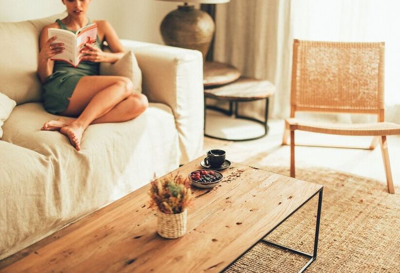 هتل Cala Lanuza Suites