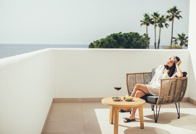 هتل Cala Lanuza Suites