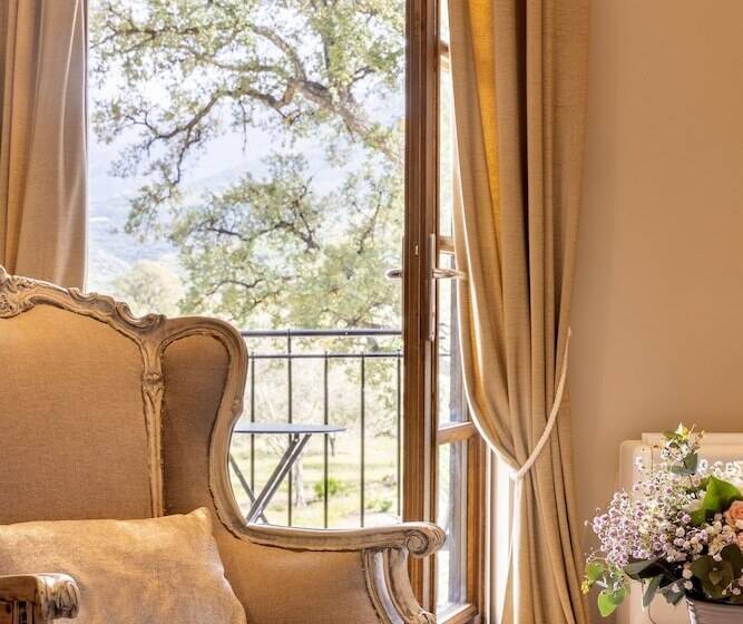 فندق Domaine Du Reginu