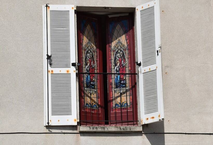 هتل Les Remparts