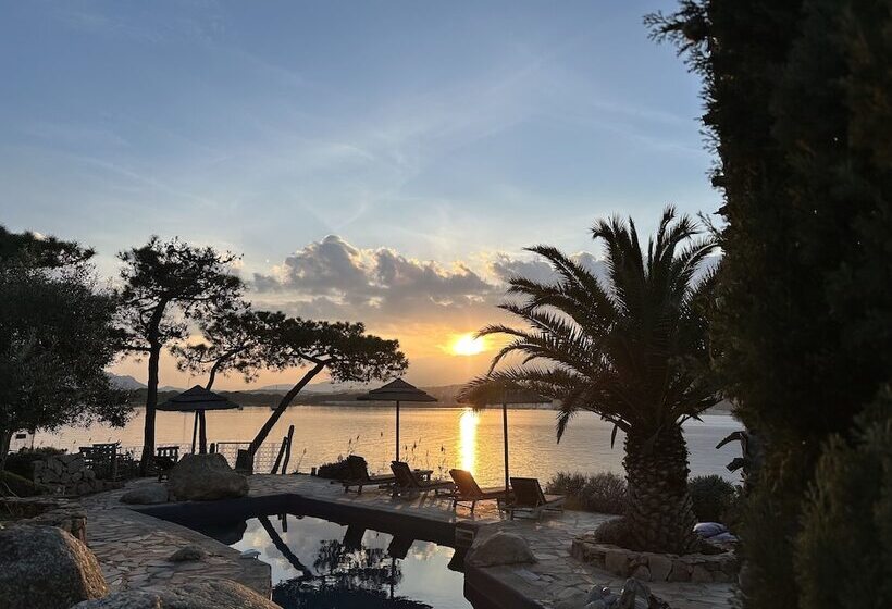 هتل Maranatha Porto Vecchio