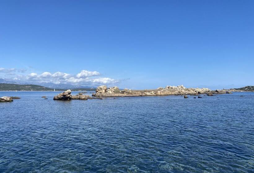 هتل Maranatha Porto Vecchio