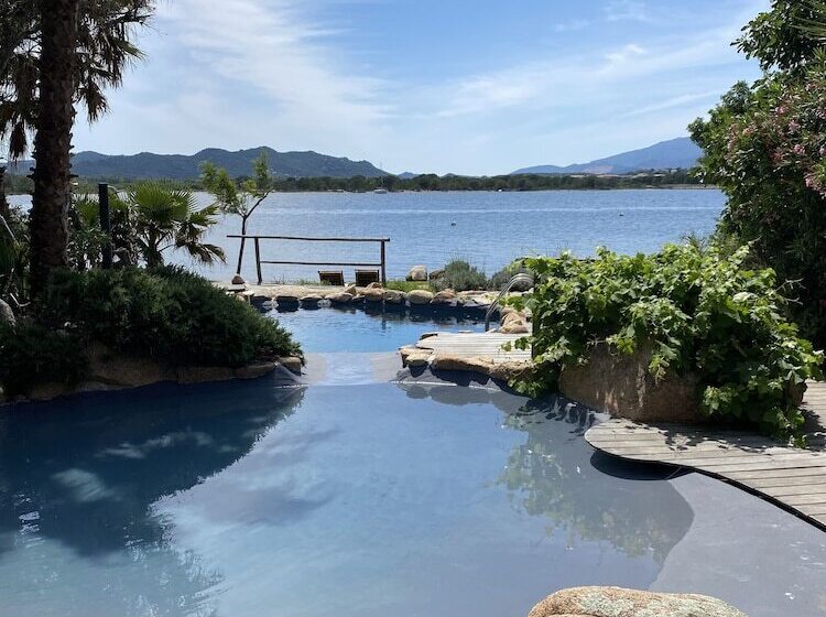 هتل Maranatha Porto Vecchio