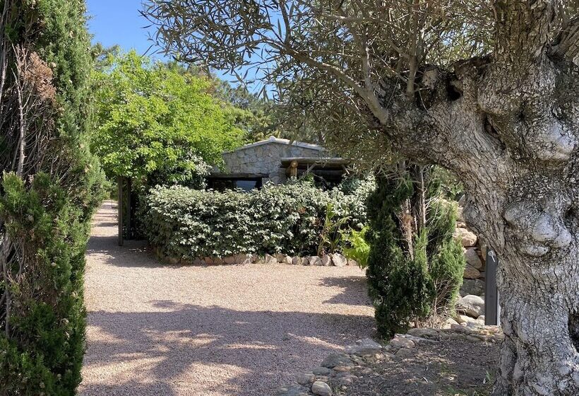 هتل Maranatha Porto Vecchio