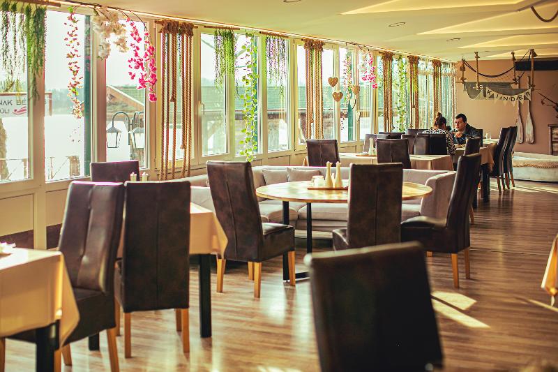 酒店 Mártoni Resort & Restaurant