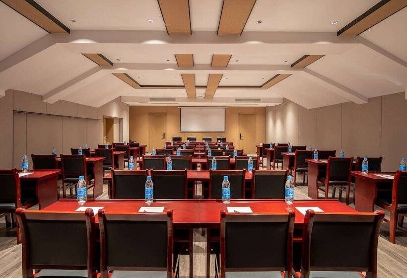 هتل Ramada Encore By Wyndham Xishuangbanna Jinghong