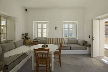 هتل Santa Irini Retreat