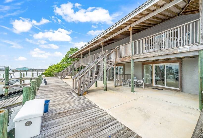 Отель Sebastian Saltwater Lodge
