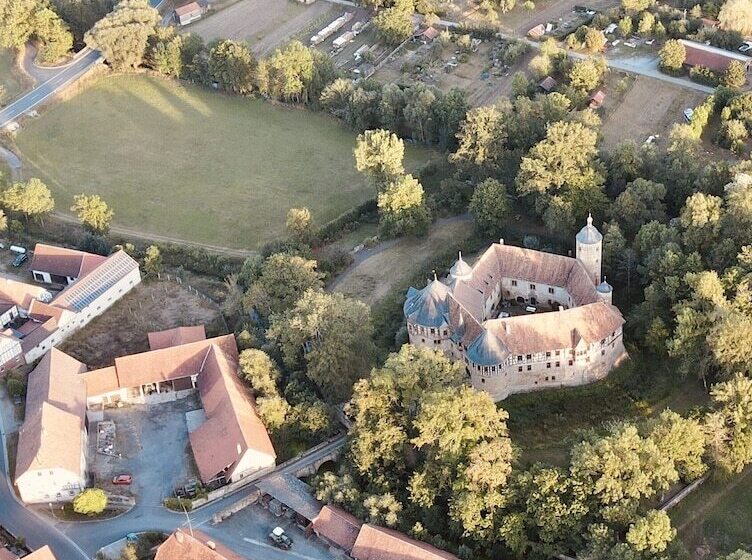 Отель Urlaub Im Wasserschloss Irmelshausen