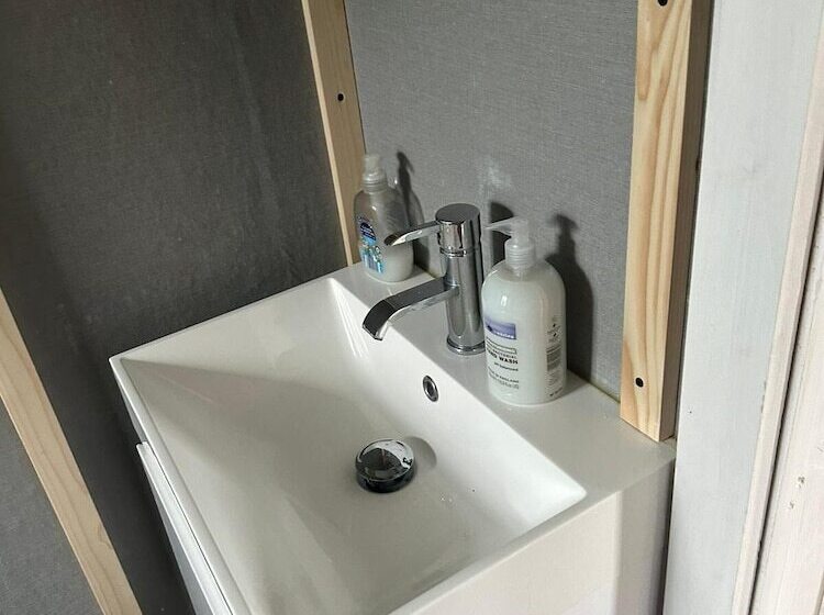Large Glamping Hut   Riverview 13