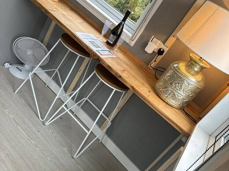 Large Glamping Hut   Riverview 13