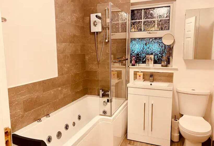 اقامتگاه Beautiful 3 Bed House In Londonderry
