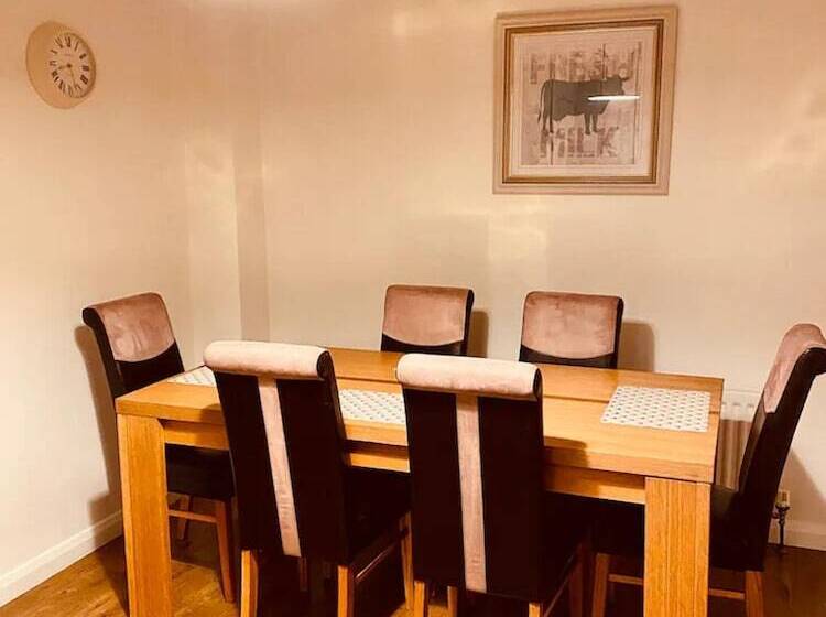 اقامتگاه Beautiful 3 Bed House In Londonderry
