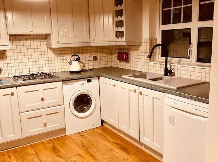 اقامتگاه Beautiful 3 Bed House In Londonderry