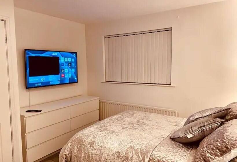 اقامتگاه Beautiful 3 Bed House In Londonderry