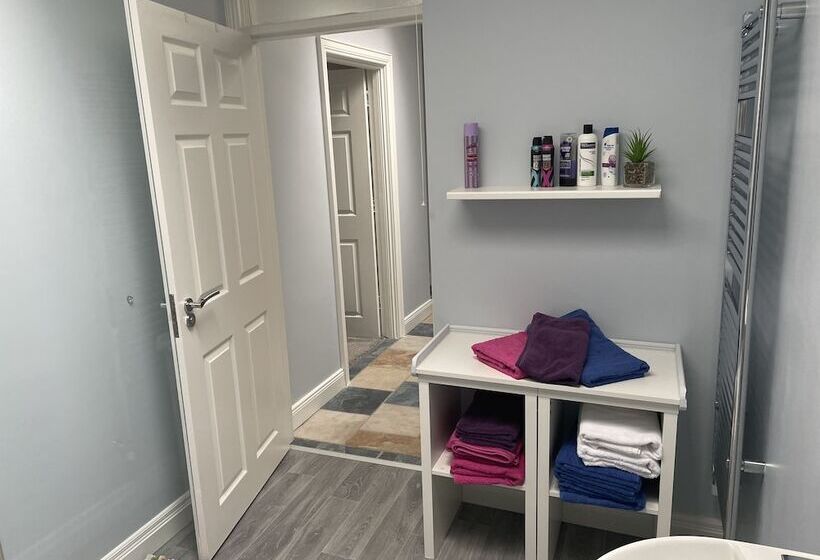 דירת נופש Beautiful 3 Bed House In Sunny Killough Down