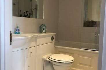 اقامتگاه Beautiful 4 Bed House In Walton On The Naze