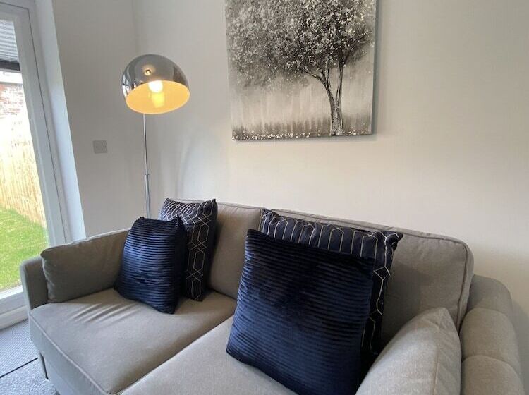 اقامتگاه Blackpool Abode Silver Sands