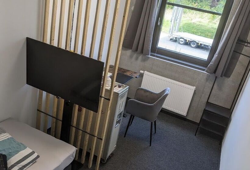 住所  Boardingrooms Direct A8, Close To Stuttgart, 25min