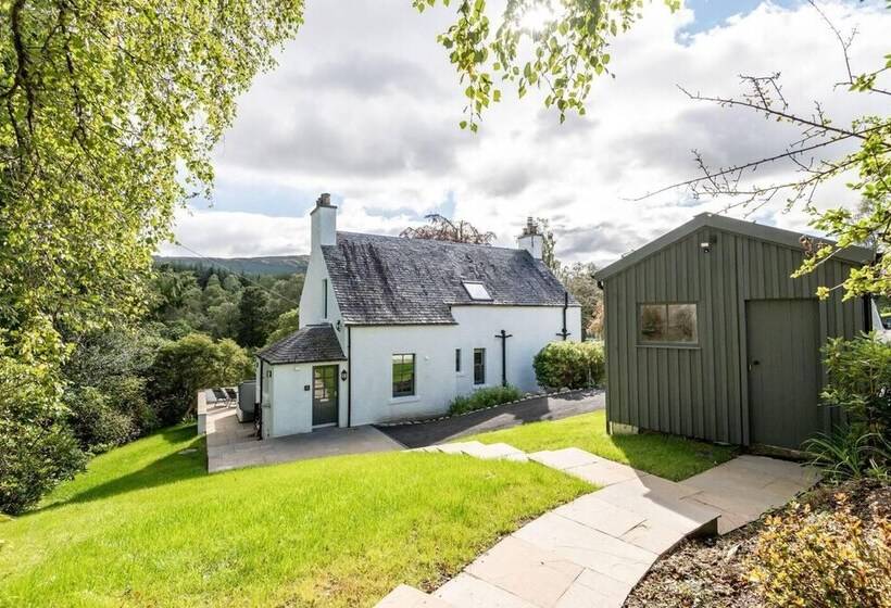 住所  Captivating 4 Bed House In Killin