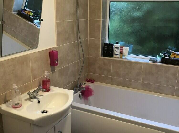 住所 Captivating Bungalow With Garden In High Wycombe