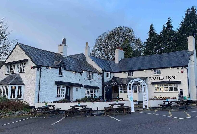 إقامة Clwyd Gate Manor Pool Sauna Hottub Cave Wales