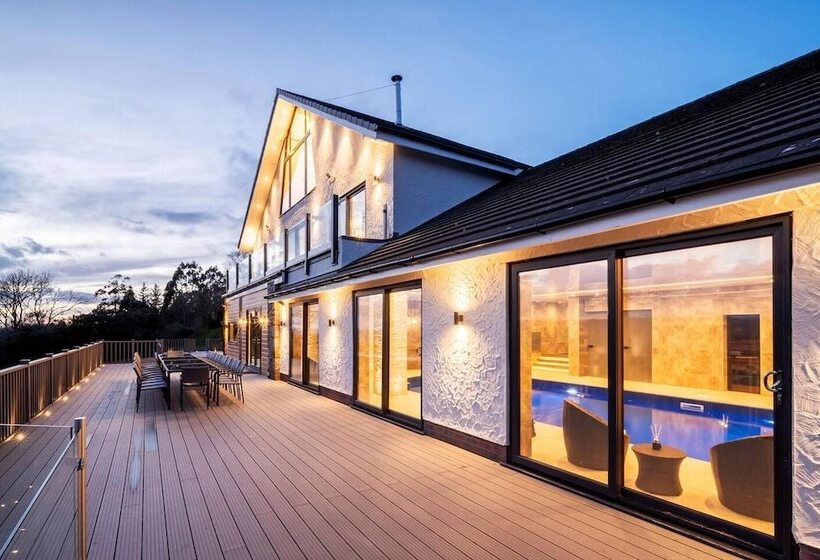 إقامة Clwyd Gate Manor Pool Sauna Hottub Cave Wales