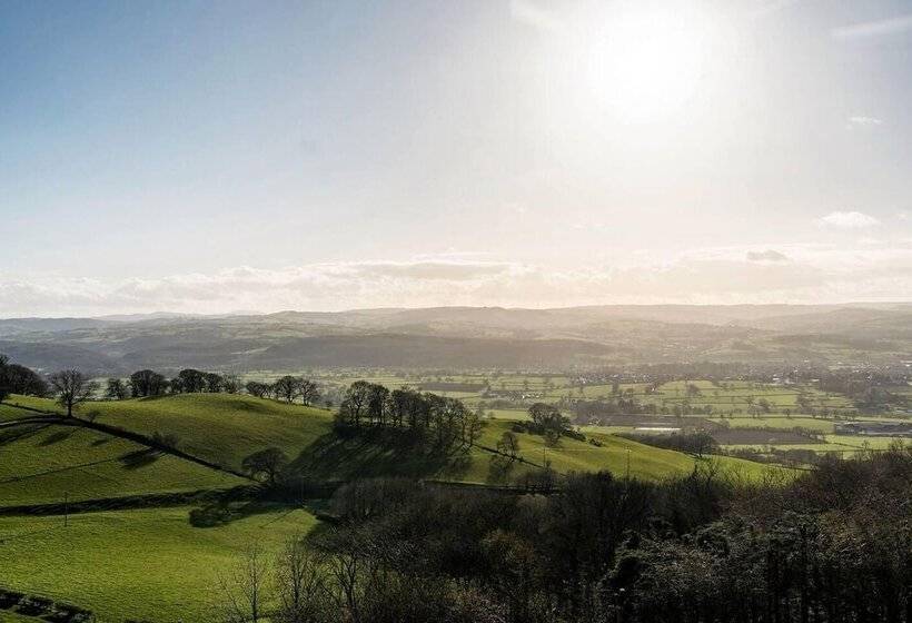 إقامة Clwyd Gate Manor Pool Sauna Hottub Cave Wales