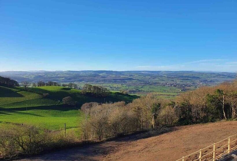 إقامة Clwyd Gate Manor Pool Sauna Hottub Cave Wales