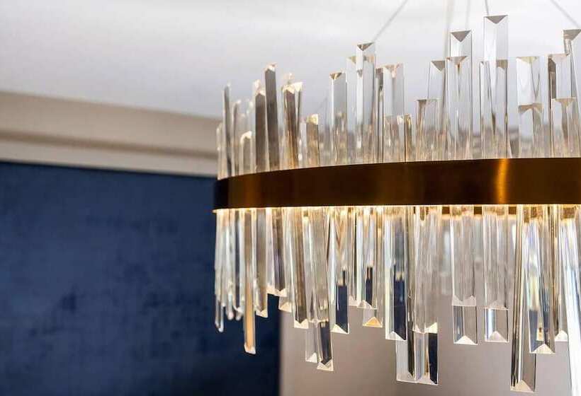 إقامة Clwyd Gate Manor Pool Sauna Hottub Cave Wales