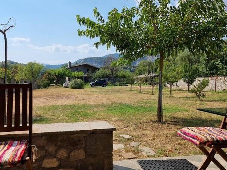 דירת נופש House With Big Garden And Barbeque In Nature