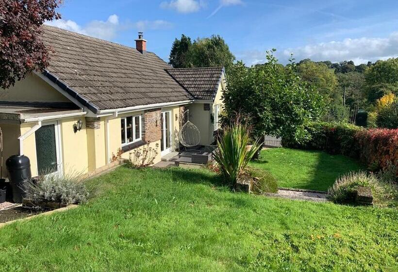 住所  Impeccable 3 Bed Bungalow Near Launceston