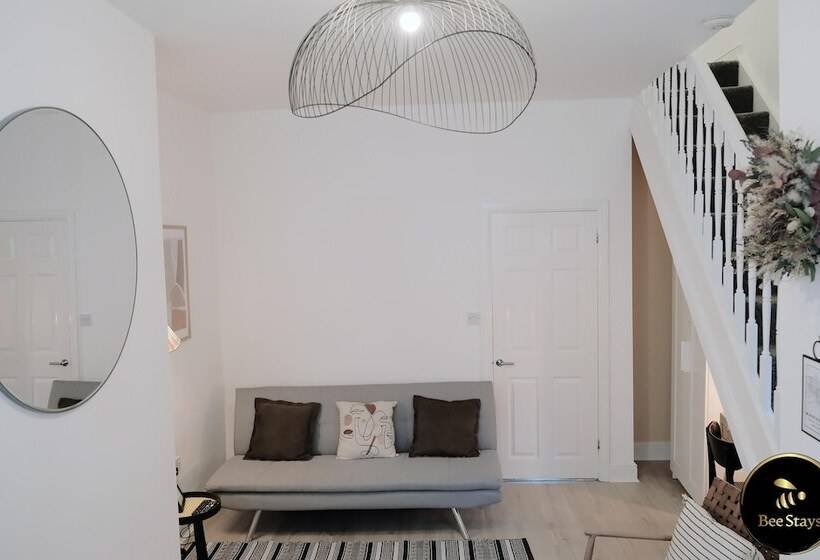 اقامتگاه Pickmere House  An Oasis Near Town Centre