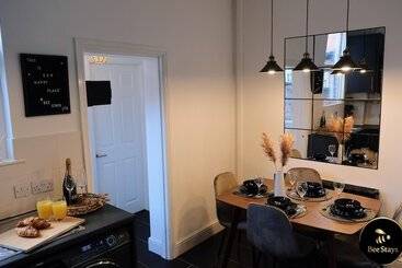 اقامتگاه Pickmere House  An Oasis Near Town Centre