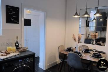 اقامتگاه Pickmere House  An Oasis Near Town Centre