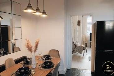 اقامتگاه Pickmere House  An Oasis Near Town Centre