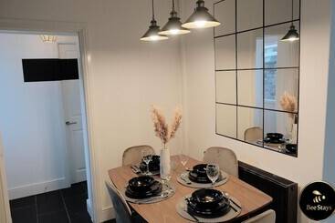 اقامتگاه Pickmere House  An Oasis Near Town Centre