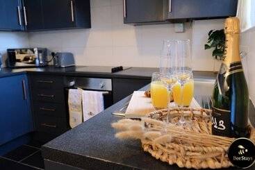 اقامتگاه Pickmere House  An Oasis Near Town Centre