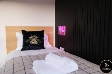 اقامتگاه Pickmere House  An Oasis Near Town Centre