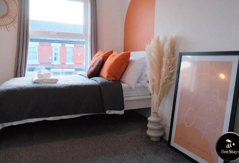 اقامتگاه Pickmere House  An Oasis Near Town Centre