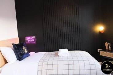 اقامتگاه Pickmere House  An Oasis Near Town Centre
