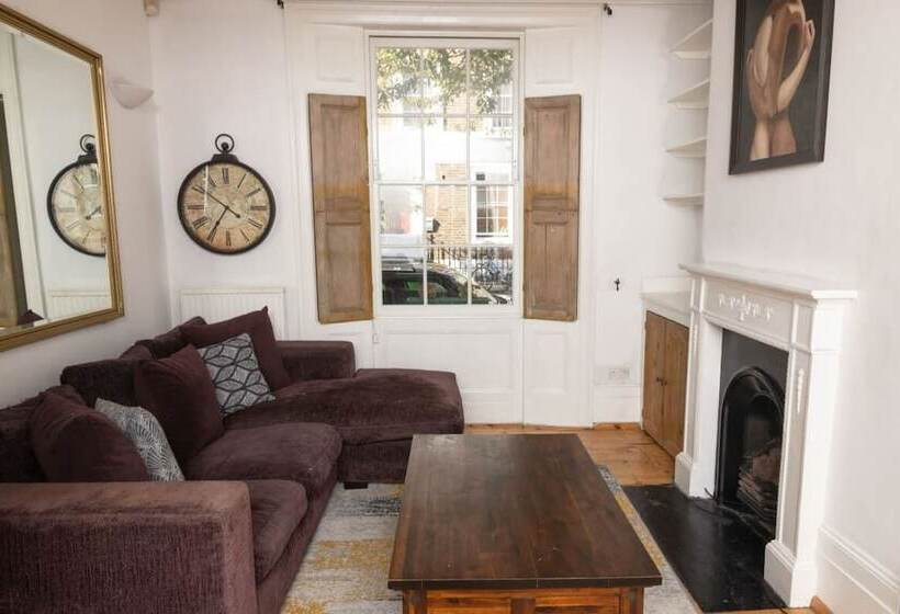 The Angel Place Hideaway   Fair 4bdr House With Terrace