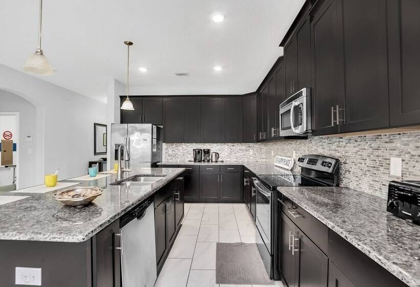 Vibrant Home With Spacious Pool!#6st5504