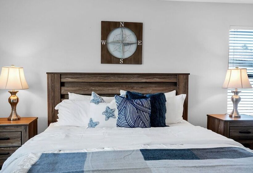 Vibrant Home With Spacious Pool!#6st5504