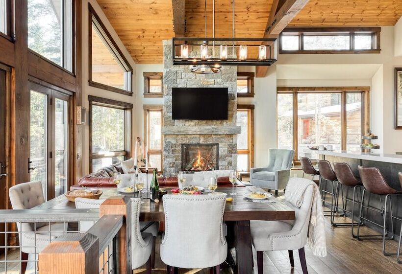 Apex By Avantstay Cozy Expansive Mountain Home Close To The Slopes W/ Hot Tub!
