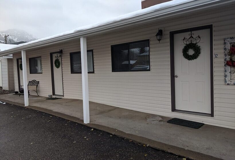 Bar H Motel