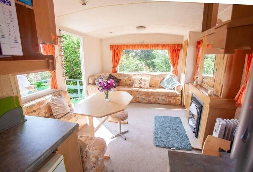 Beautiful 3 Bed Cabin In Pembrokeshire Coast